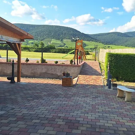 Villa Rozsa Vendeghaz *